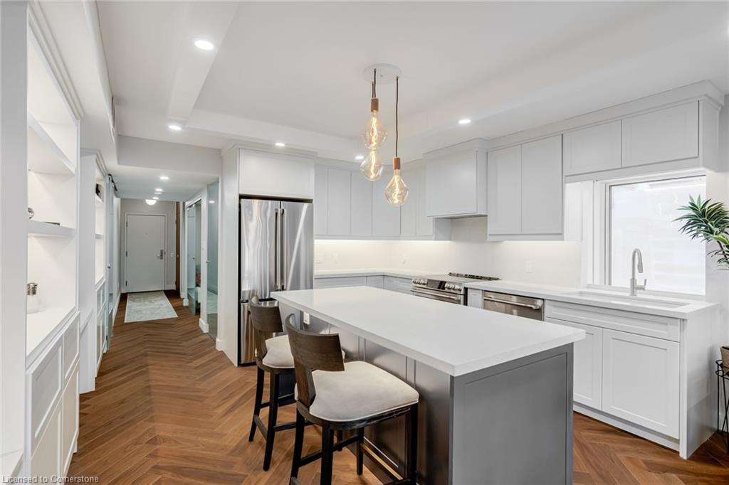 2201-71 Simcoe Street Property Photo