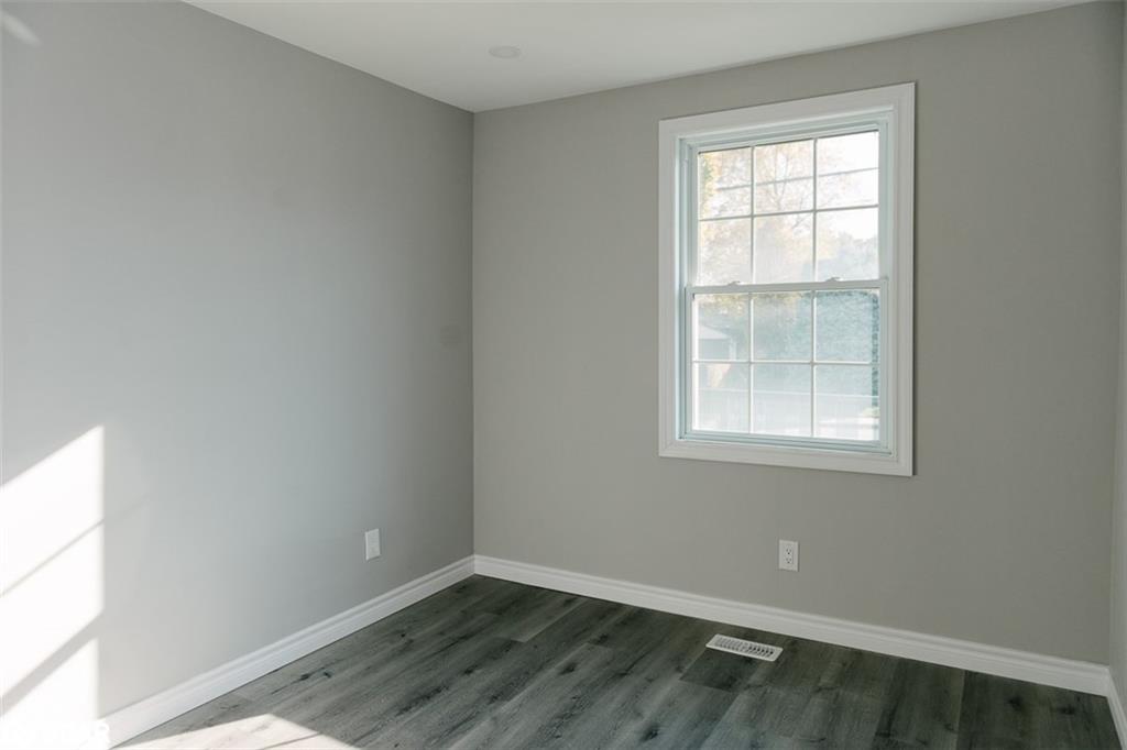673 Knox Avenue Property Photo 5