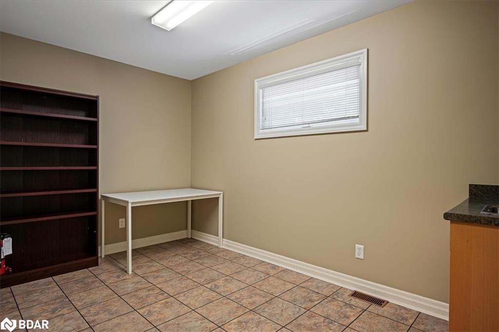 153 Colborne Street W Property Photo 9