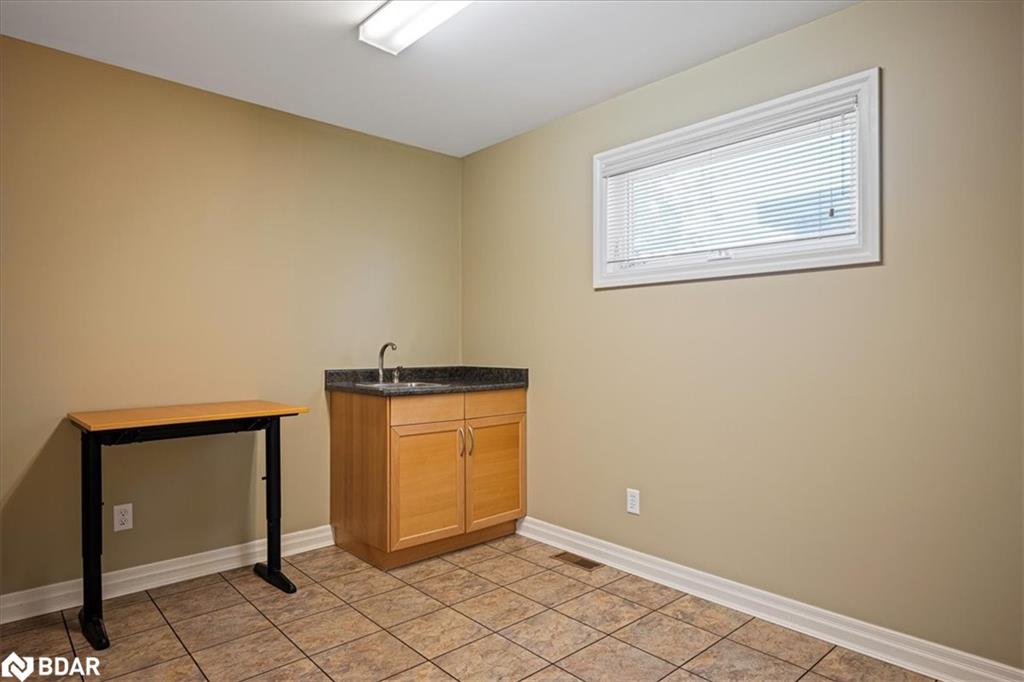 153 Colborne Street W Property Photo 11
