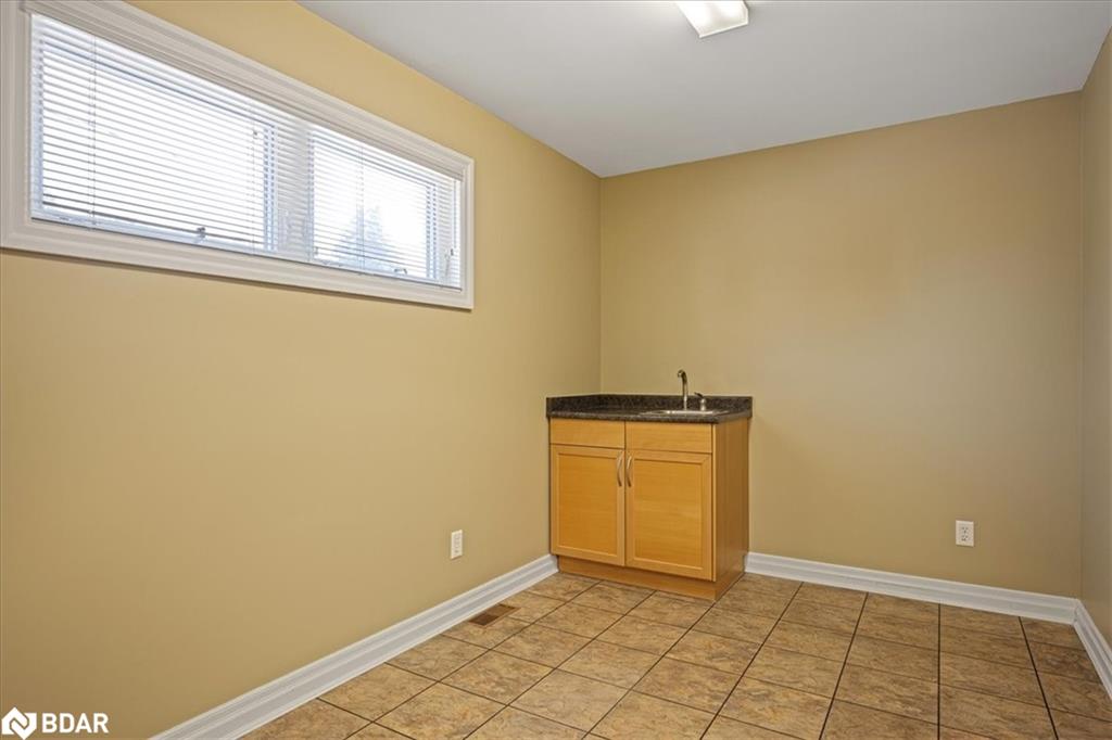 153 Colborne Street W Property Photo 14
