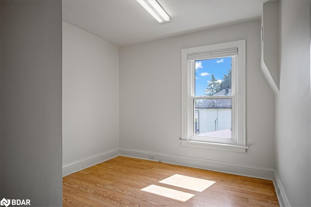 153 Colborne Street W Property Photo 23