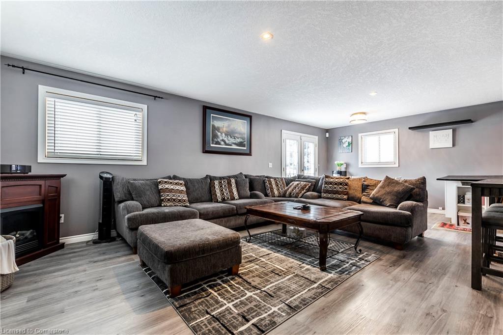 75 Sekura Crescent Property Photo 6