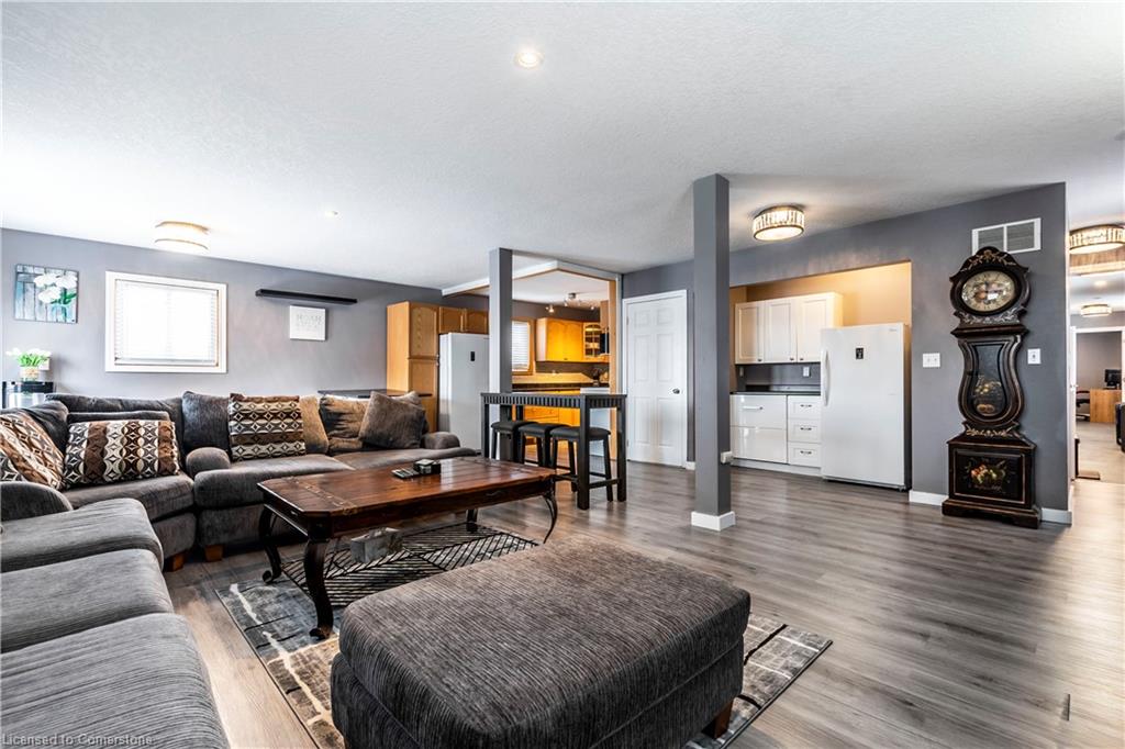 75 Sekura Crescent Property Photo 7