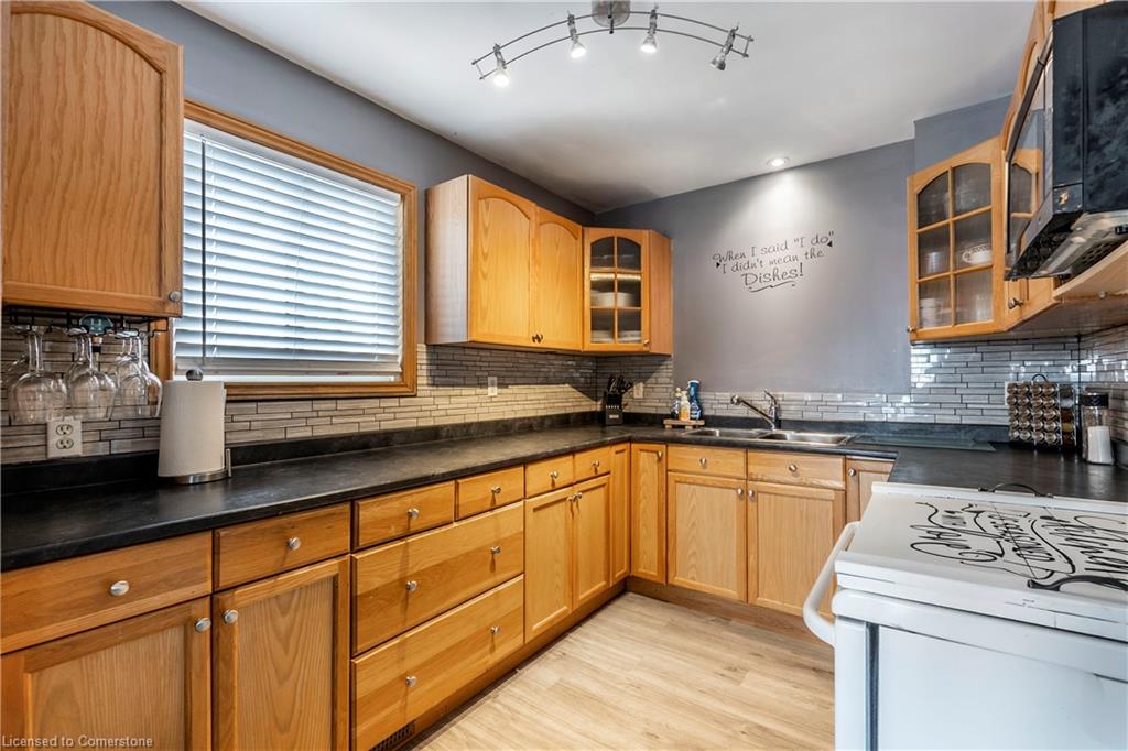 75 Sekura Crescent Property Photo 11