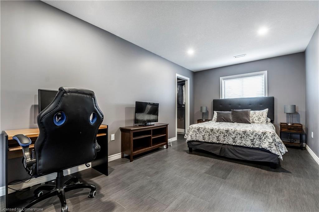 75 Sekura Crescent Property Photo 14