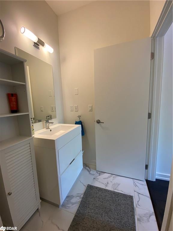 208-21 Matchedash Street S Property Photo 24