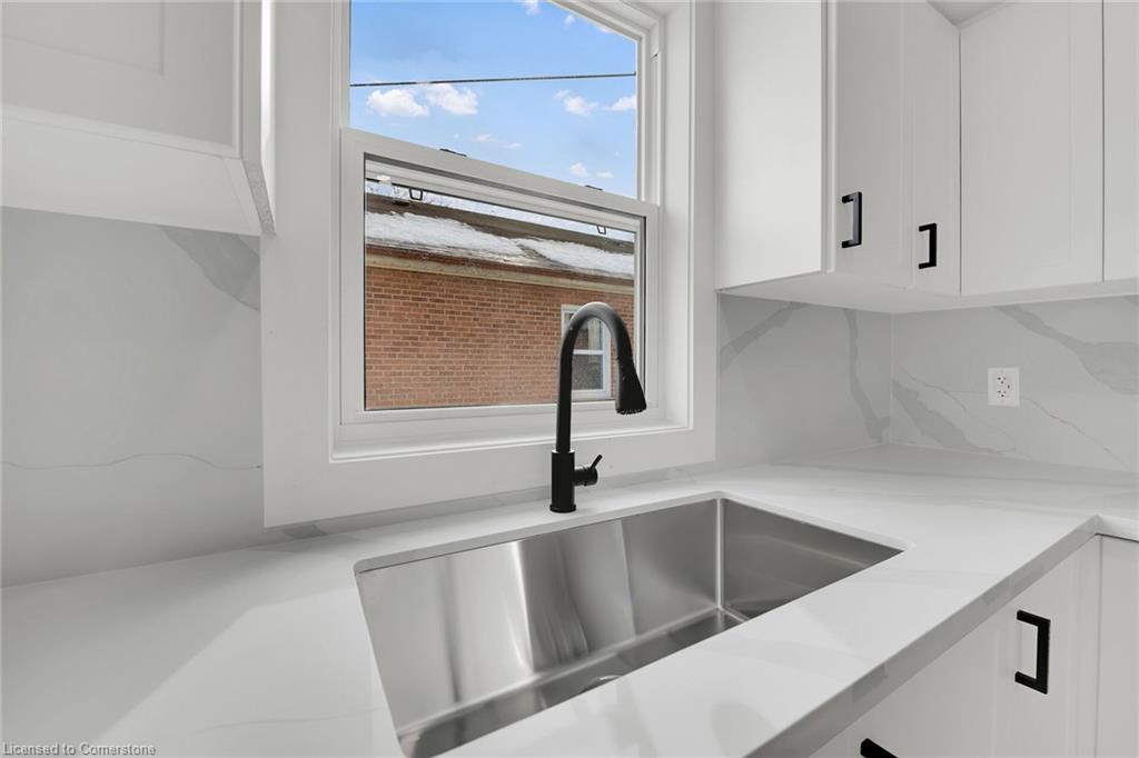 178 East 34th Street Property Photo 8
