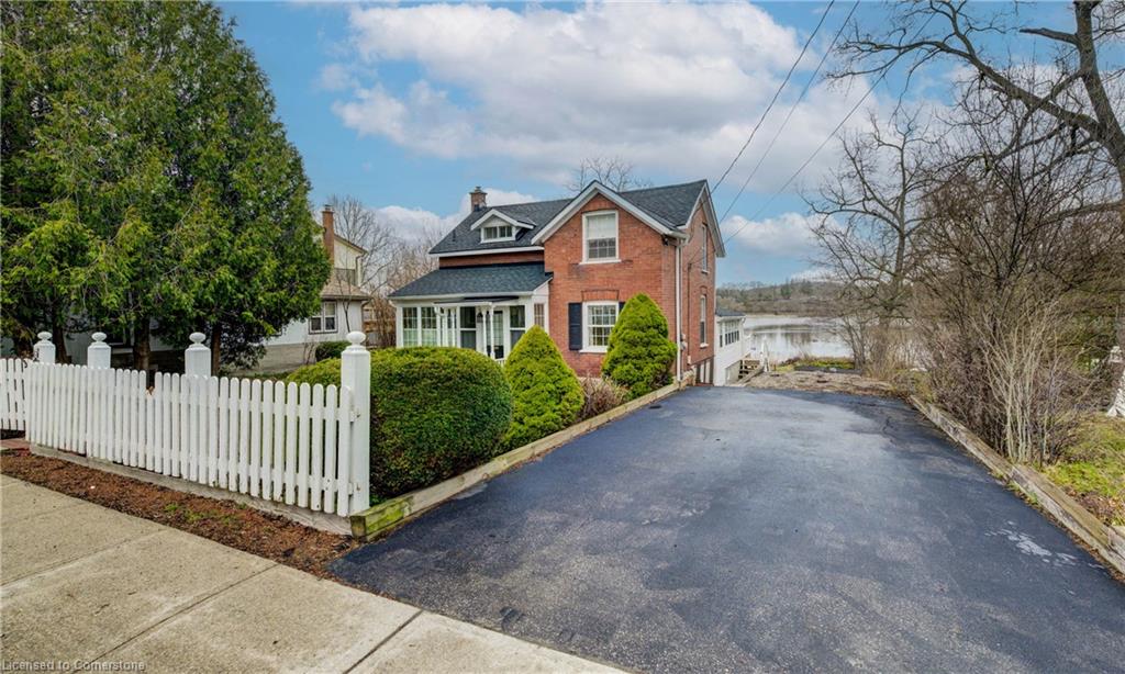 179 Queen Street E Property Photo 2