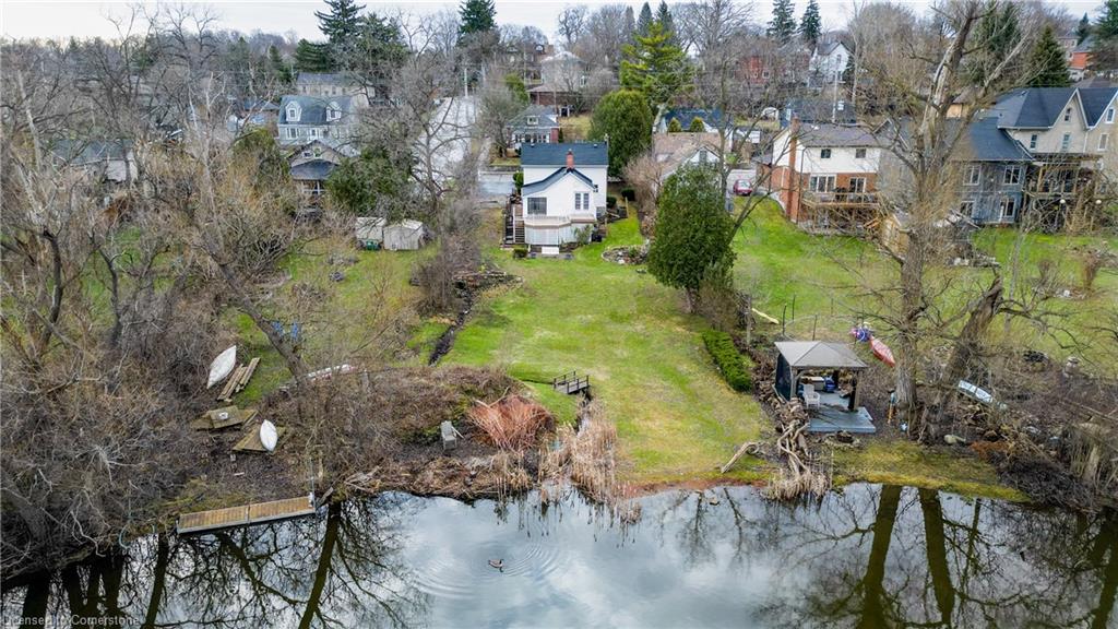 179 Queen Street E Property Photo 5