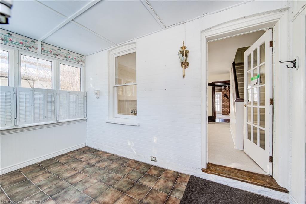 179 Queen Street E Property Photo 11