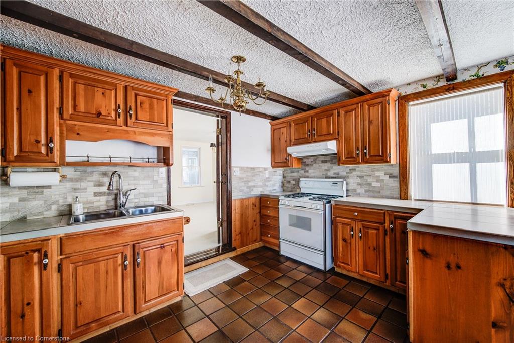 179 Queen Street E Property Photo 16