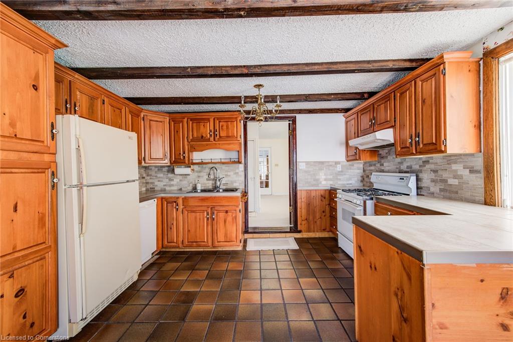 179 Queen Street E Property Photo 17