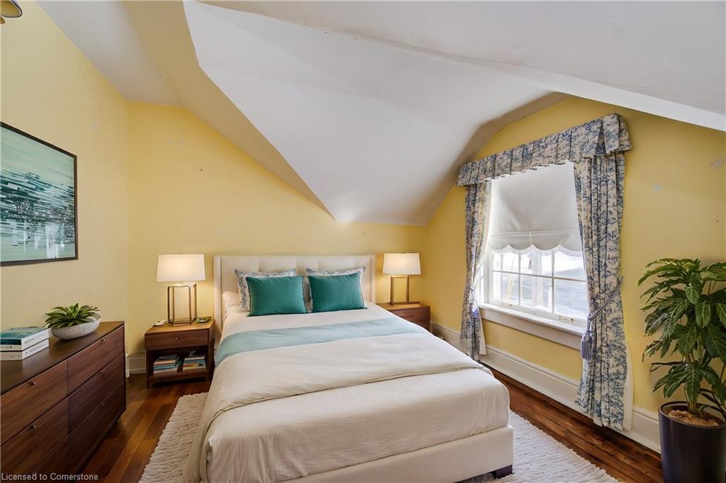 179 Queen Street E Property Photo 23