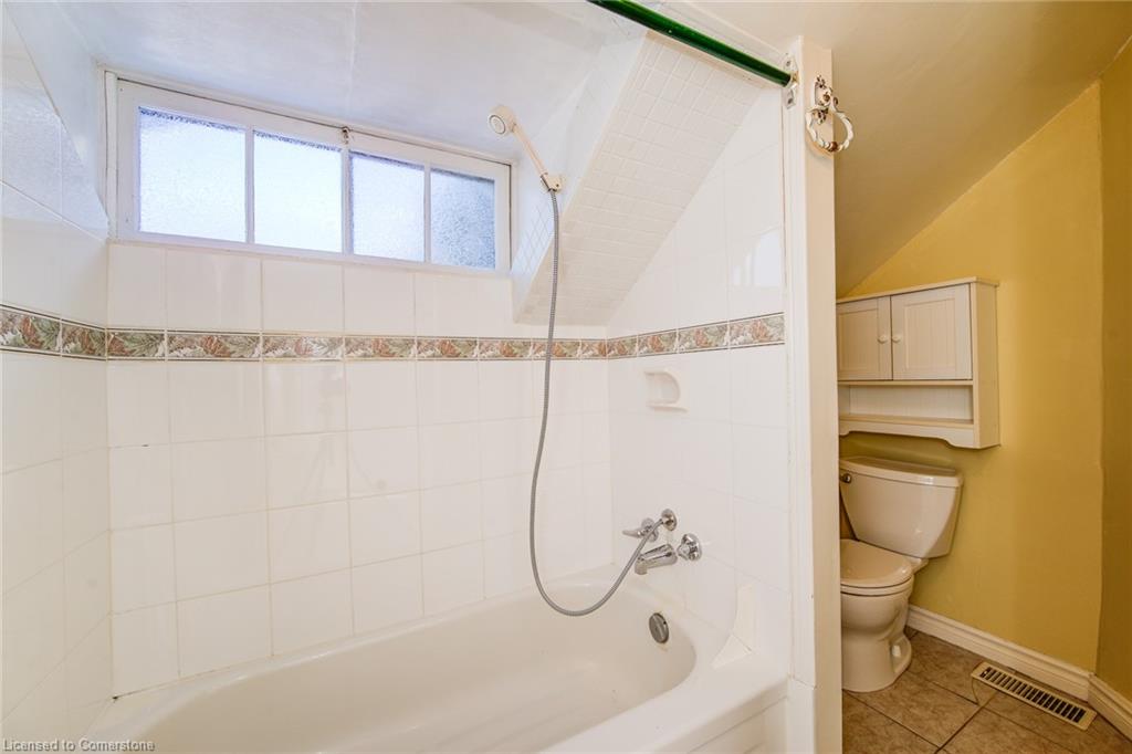 179 Queen Street E Property Photo 26