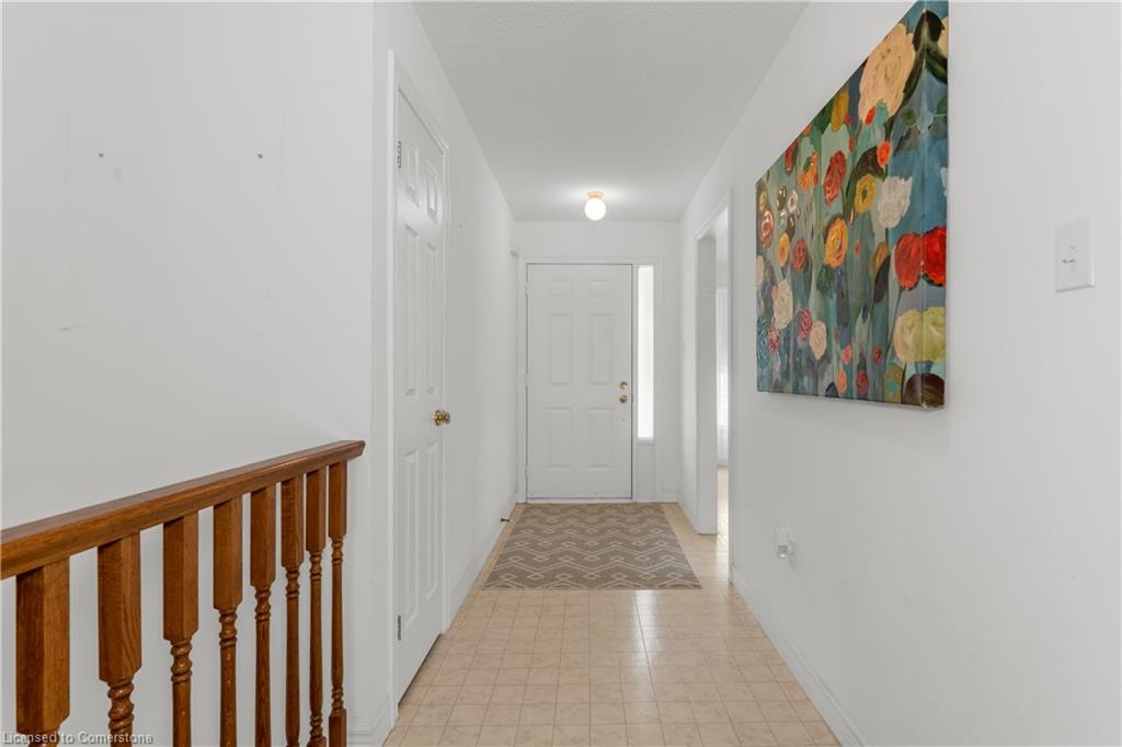 77 Colonial Crescent Property Photo 6