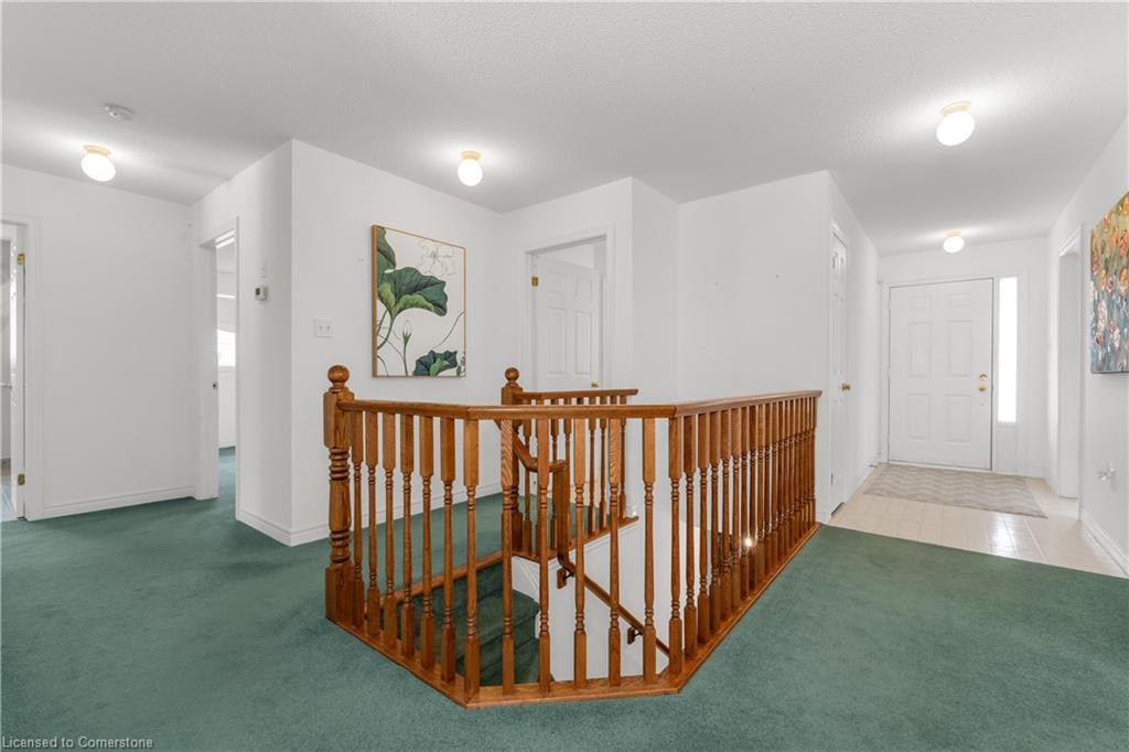 77 Colonial Crescent Property Photo 28