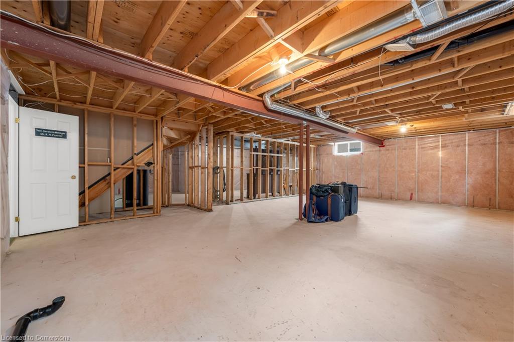 77 Colonial Crescent Property Photo 33