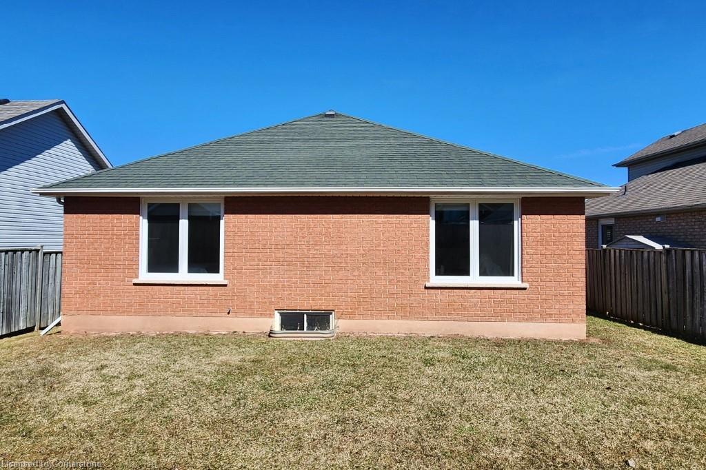 77 Colonial Crescent Property Photo 36