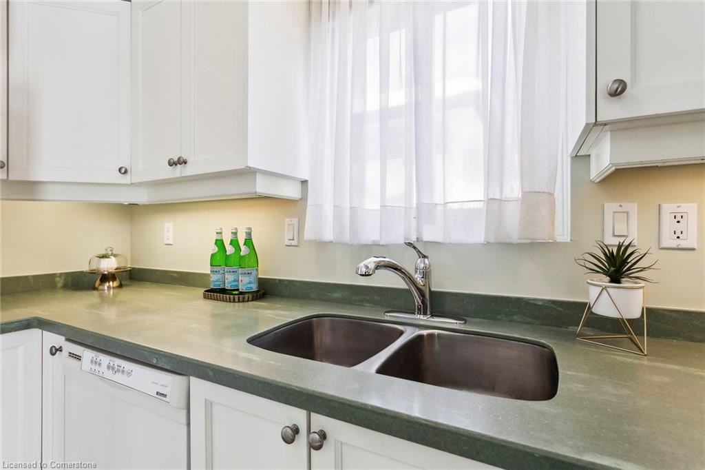 3566 Nadine Crescent Property Photo 17