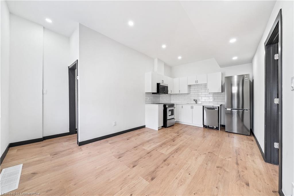 32 Britannia Avenue Property Photo 18