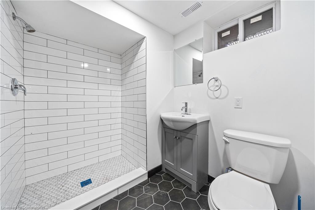 32 Britannia Avenue Property Photo 44