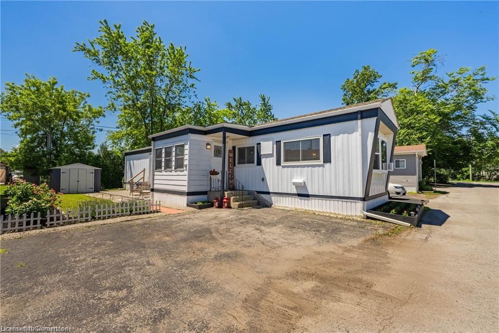 Beamsville District Highschool & Real Estate Listings Main Image