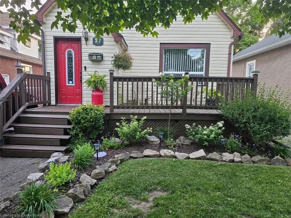 51 Wallace Avenue S Property Photo