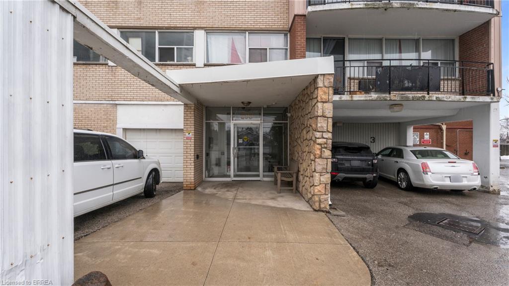 501-293 Mohawk Road E Property Photo 4