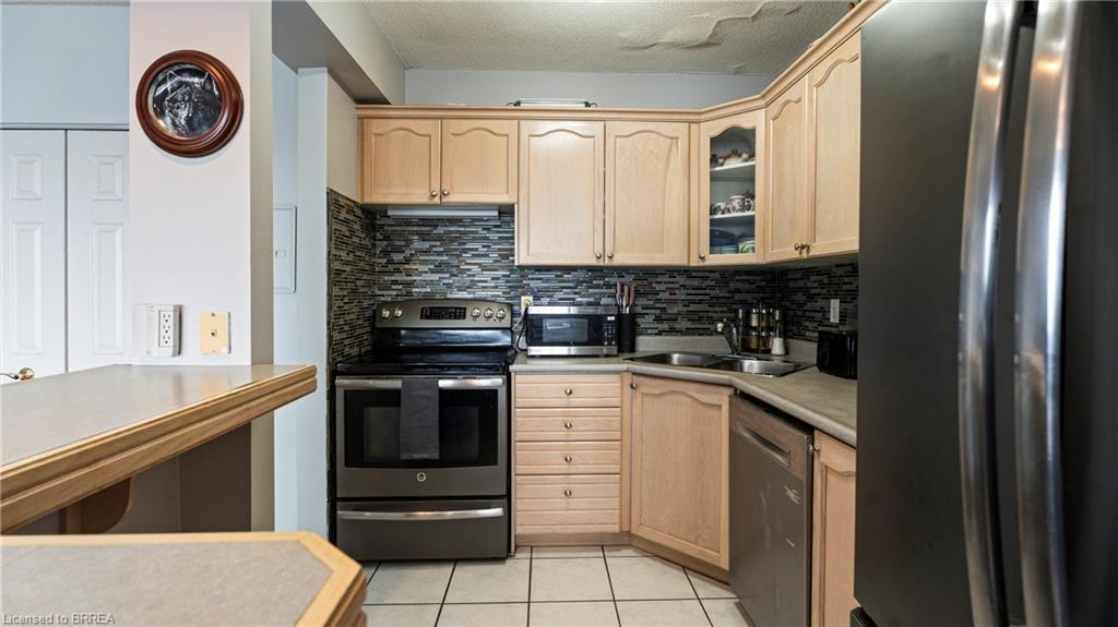 501-293 Mohawk Road E Property Photo 15