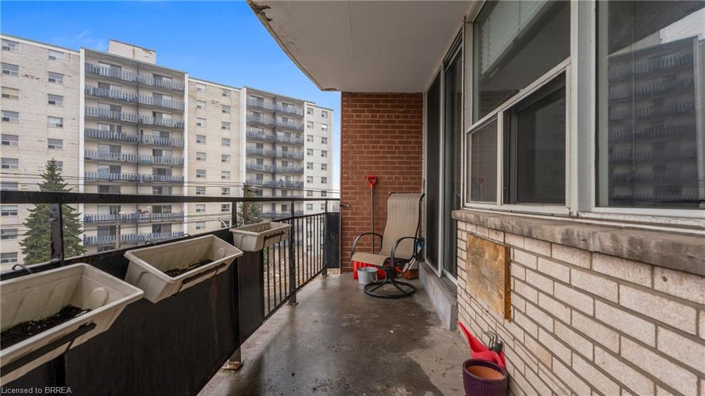501-293 Mohawk Road E Property Photo 20