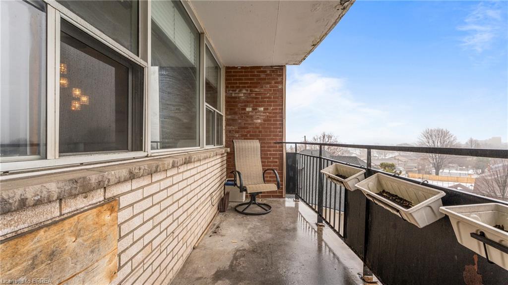 501-293 Mohawk Road E Property Photo 21
