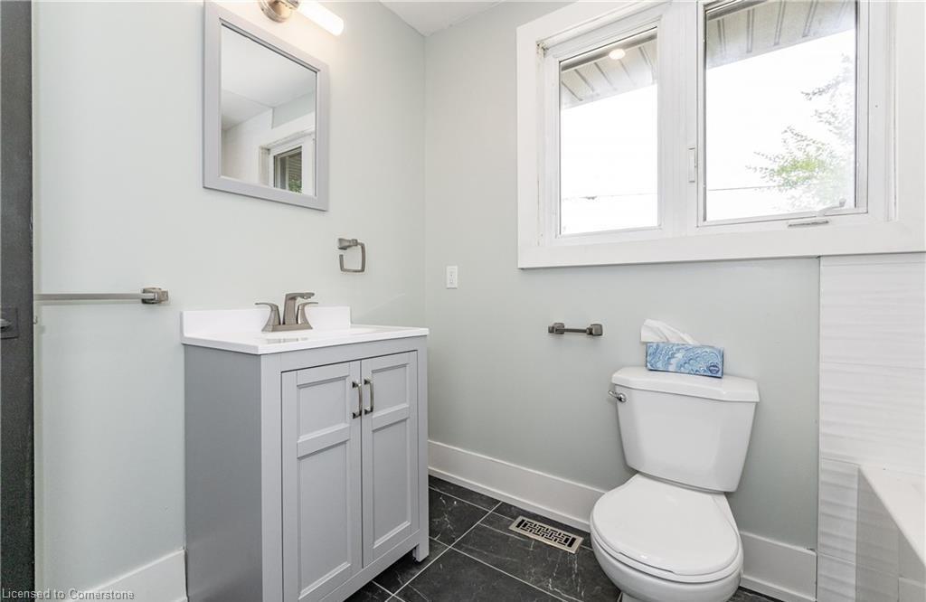 694 Upper Ottawa Street Property Photo 12