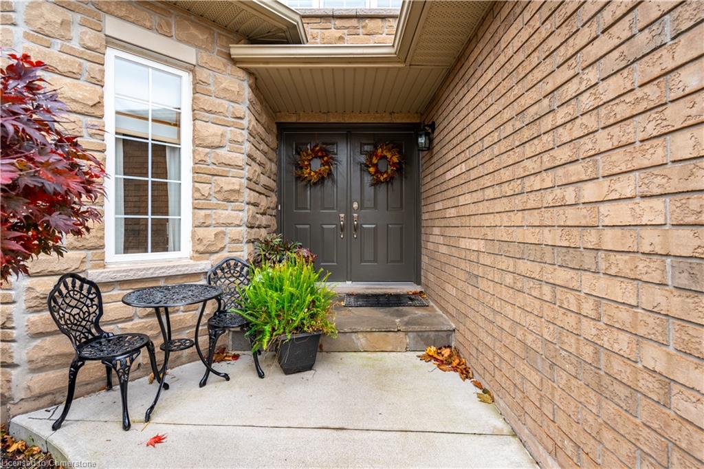 63 Hickory Crescent Property Photo 6
