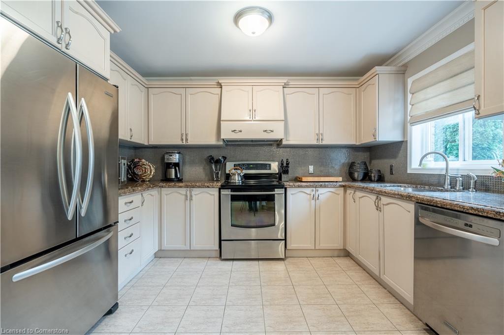 63 Hickory Crescent Property Photo 8
