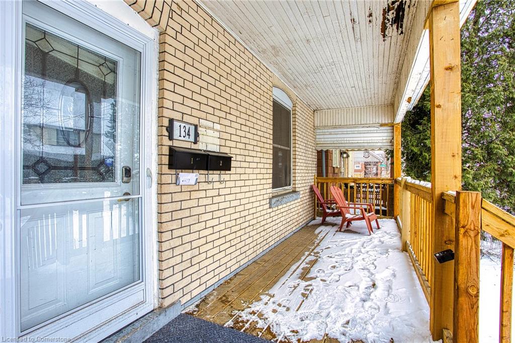134 Rosslyn Avenue N Property Photo 5