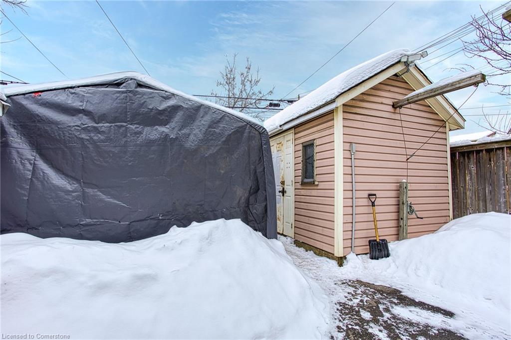 134 Rosslyn Avenue N Property Photo 7