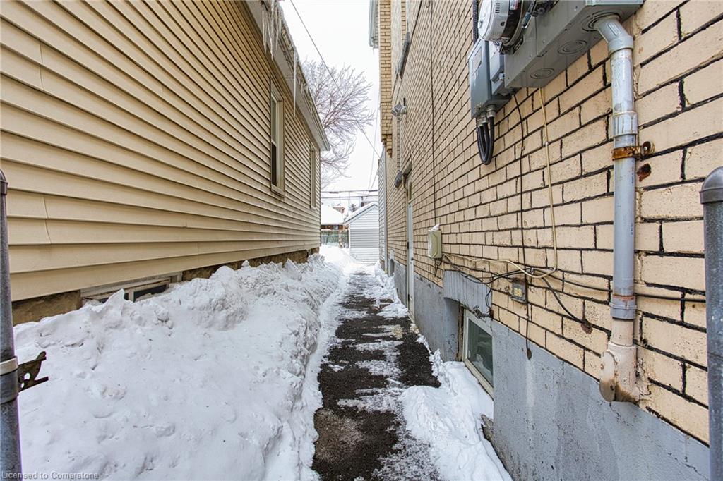134 Rosslyn Avenue N Property Photo 8