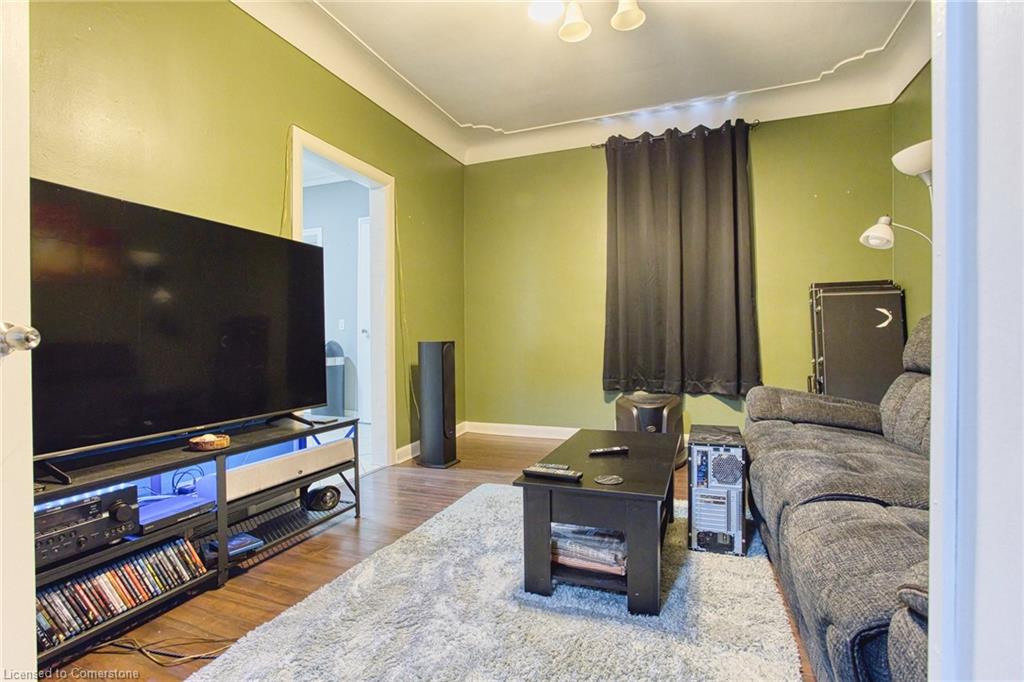 134 Rosslyn Avenue N Property Photo 11
