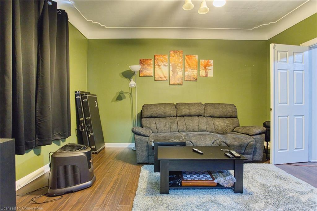 134 Rosslyn Avenue N Property Photo 12