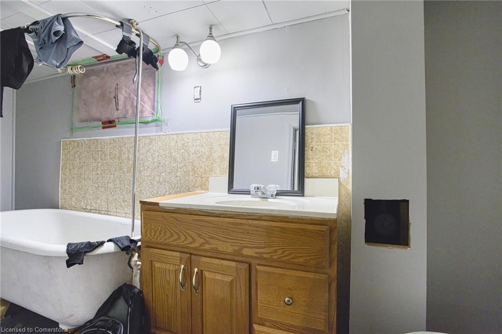 134 Rosslyn Avenue N Property Photo 15