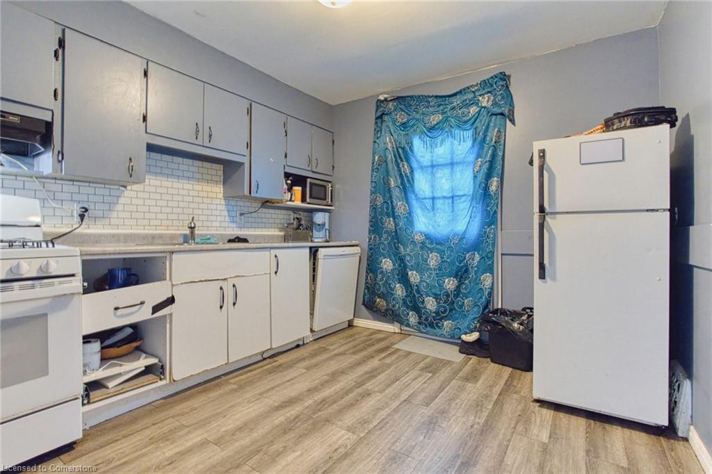 134 Rosslyn Avenue N Property Photo 16