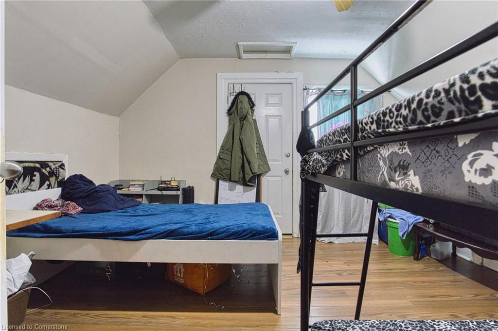 134 Rosslyn Avenue N Property Photo 17