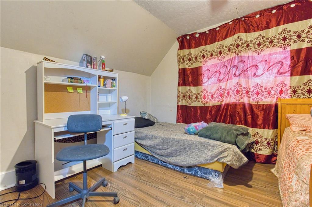 134 Rosslyn Avenue N Property Photo 18