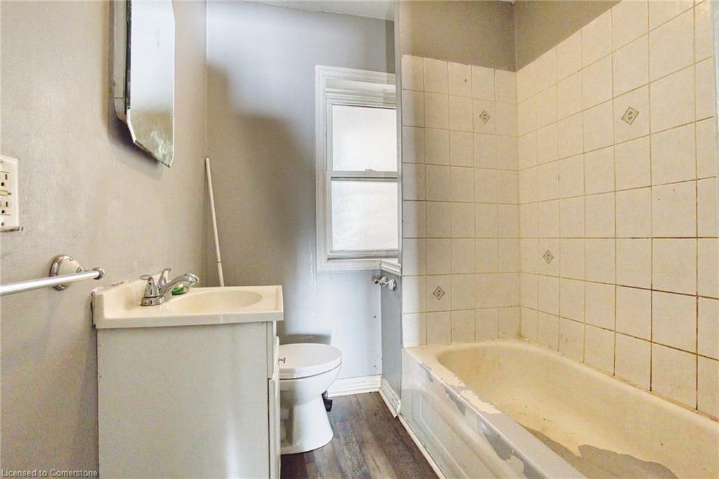 134 Rosslyn Avenue N Property Photo 20