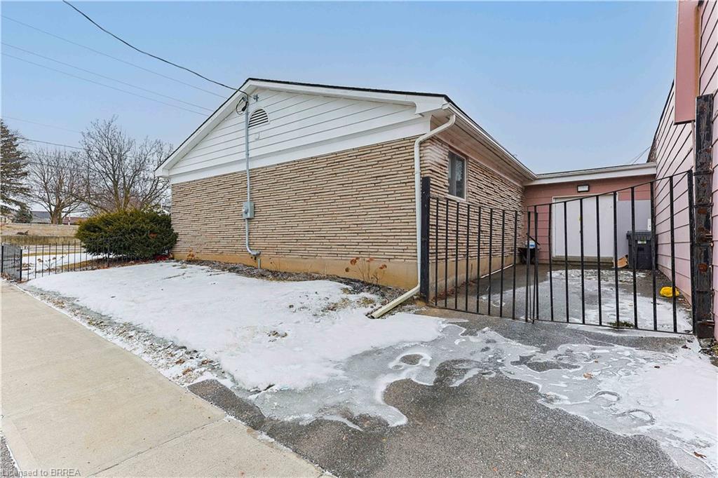183 Erie Avenue Property Photo 5