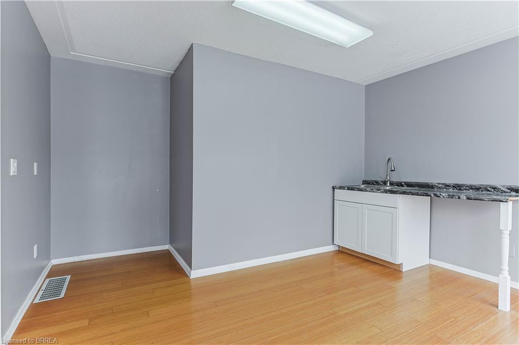 183 Erie Avenue Property Photo 26