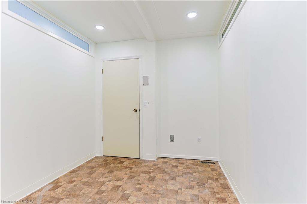 183 Erie Avenue Property Photo 32