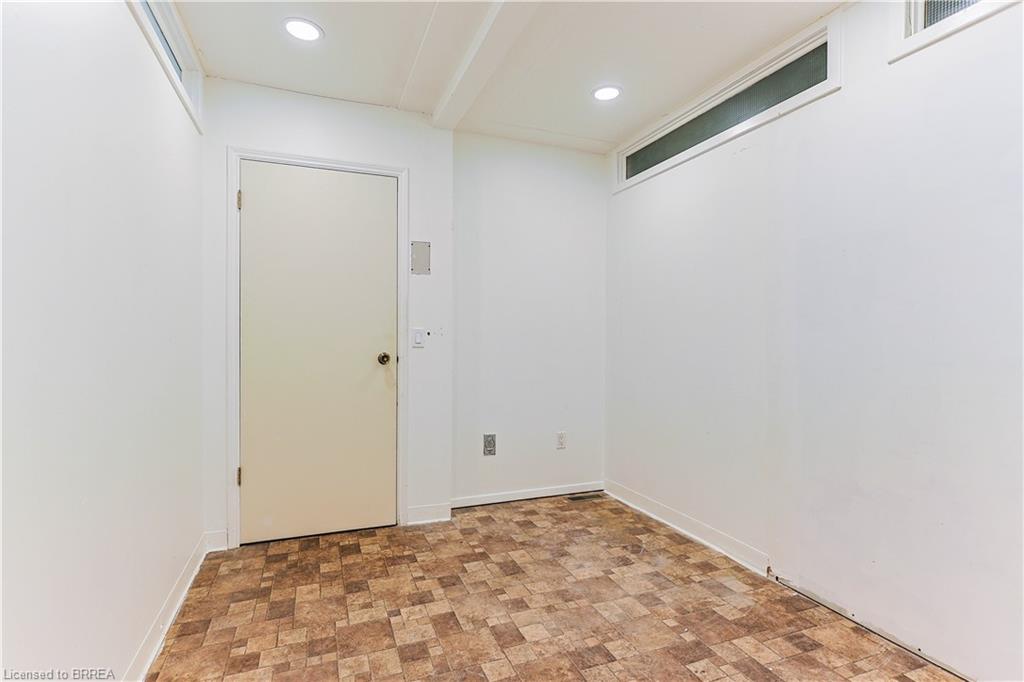 183 Erie Avenue Property Photo 33