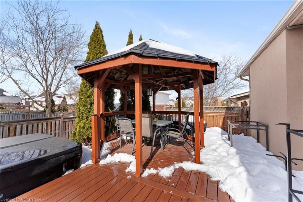 6 Tamarack Court Property Photo 44